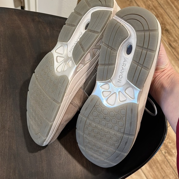 Aravon taupe lace ups - Picture 5 of 8